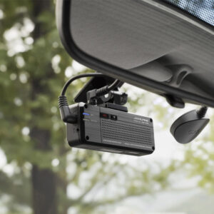 Alpine DVR-F220 Dashcam mit Fahrerassistenzfunktionen und Multi-Kamera Option