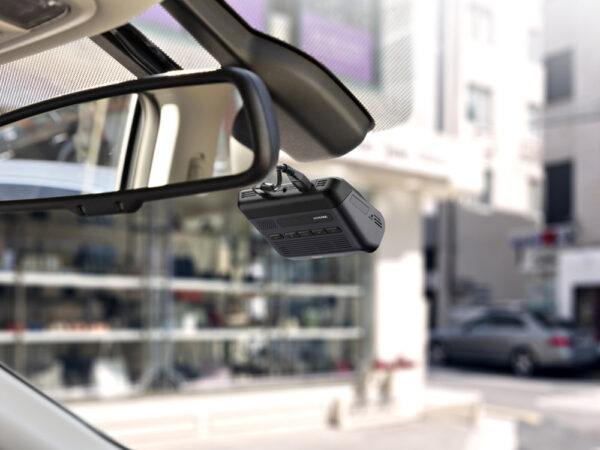 Alpine DVR-Q1000 Dashcam mit Cloud- und Fahrerassistenzfunktionen, 2K QHD mit True HDR, 156° Weitwinkelobjektiv und WiFi – Bild 2