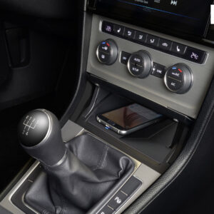 Alternative view of Alpine KCE-G7QI Wireless-Ladestation für Volkswagen Golf 7